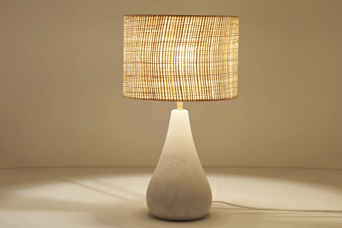 Hot Miliboo Lámpara de mesa blanca de cerámica efecto piedra con pantalla de rafia 49 cm PYRUS