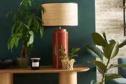 Online Miliboo Lámpara de mesa de cerámica esmaltada terracota con pantalla de rafia natural 64 cm MAJES