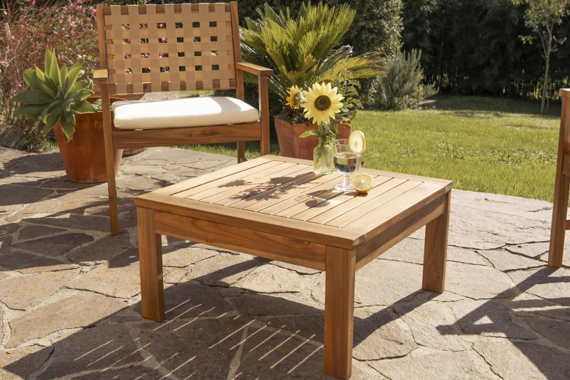 Outlet Miliboo Mesa de centro de jardín cuadrada de madera maciza 60 cm SALVADOR