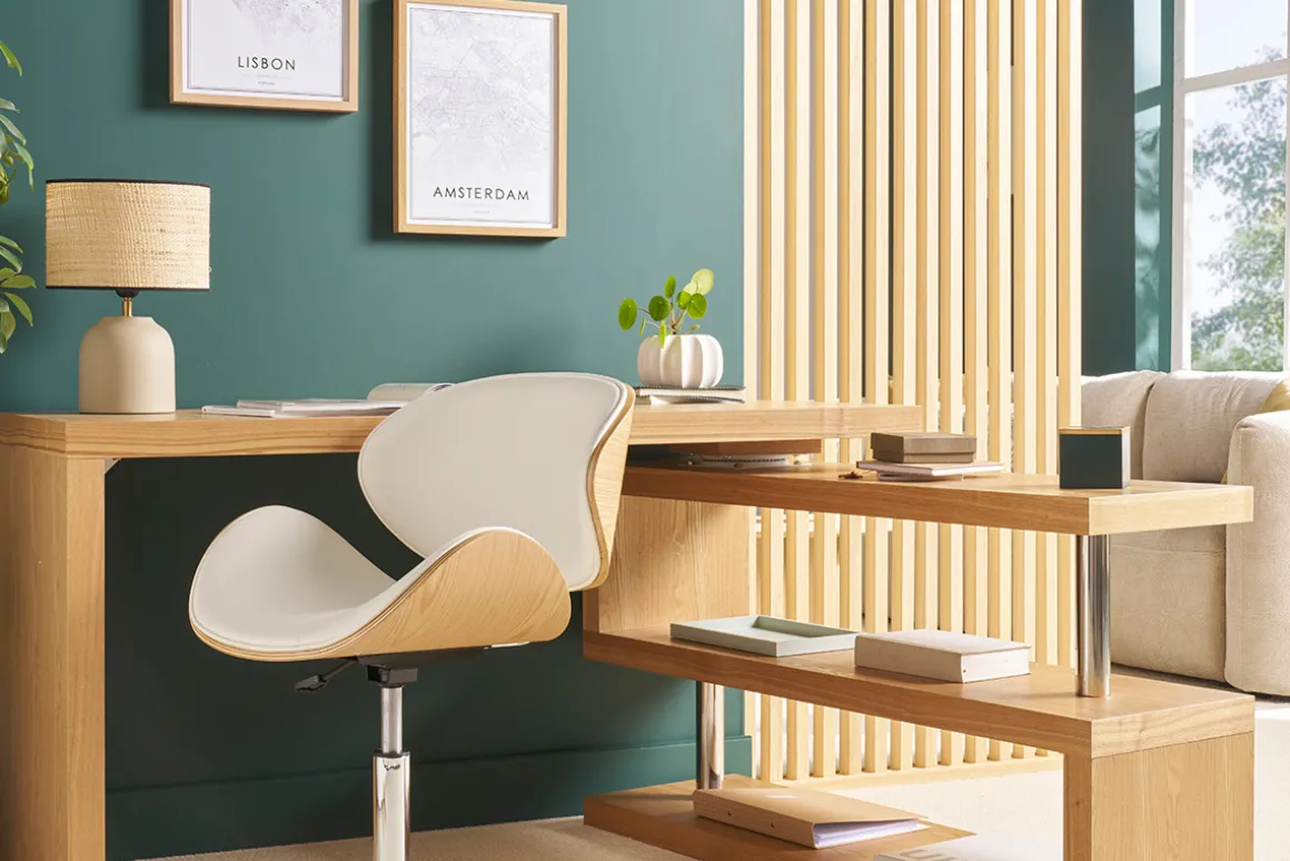 Shop Miliboo Silla de escritorio diseño PU blanco y madera clara WALNUT