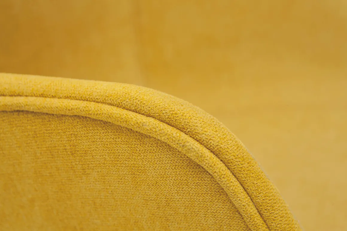 Discount Miliboo Silla moderna tejido efecto terciopelo amarillo mostaza y madera AARON