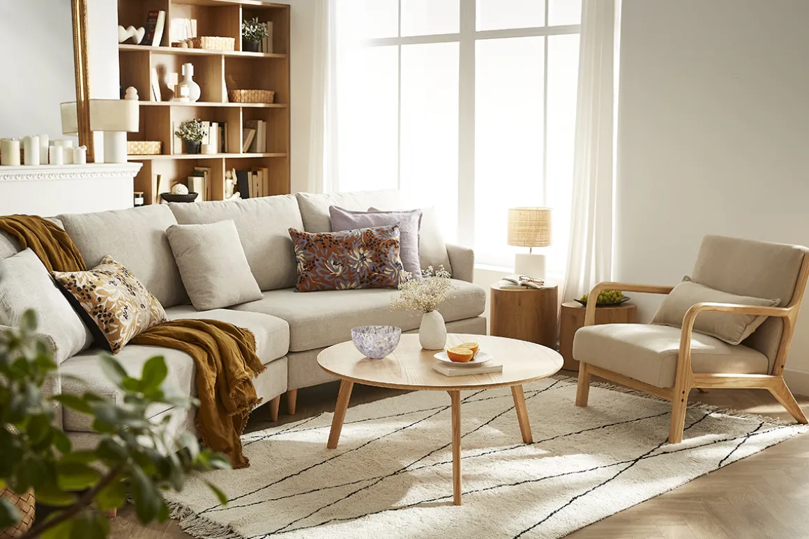 Cheap Miliboo Sillón de madera clara y tela efecto aterciopelado beige DERRY