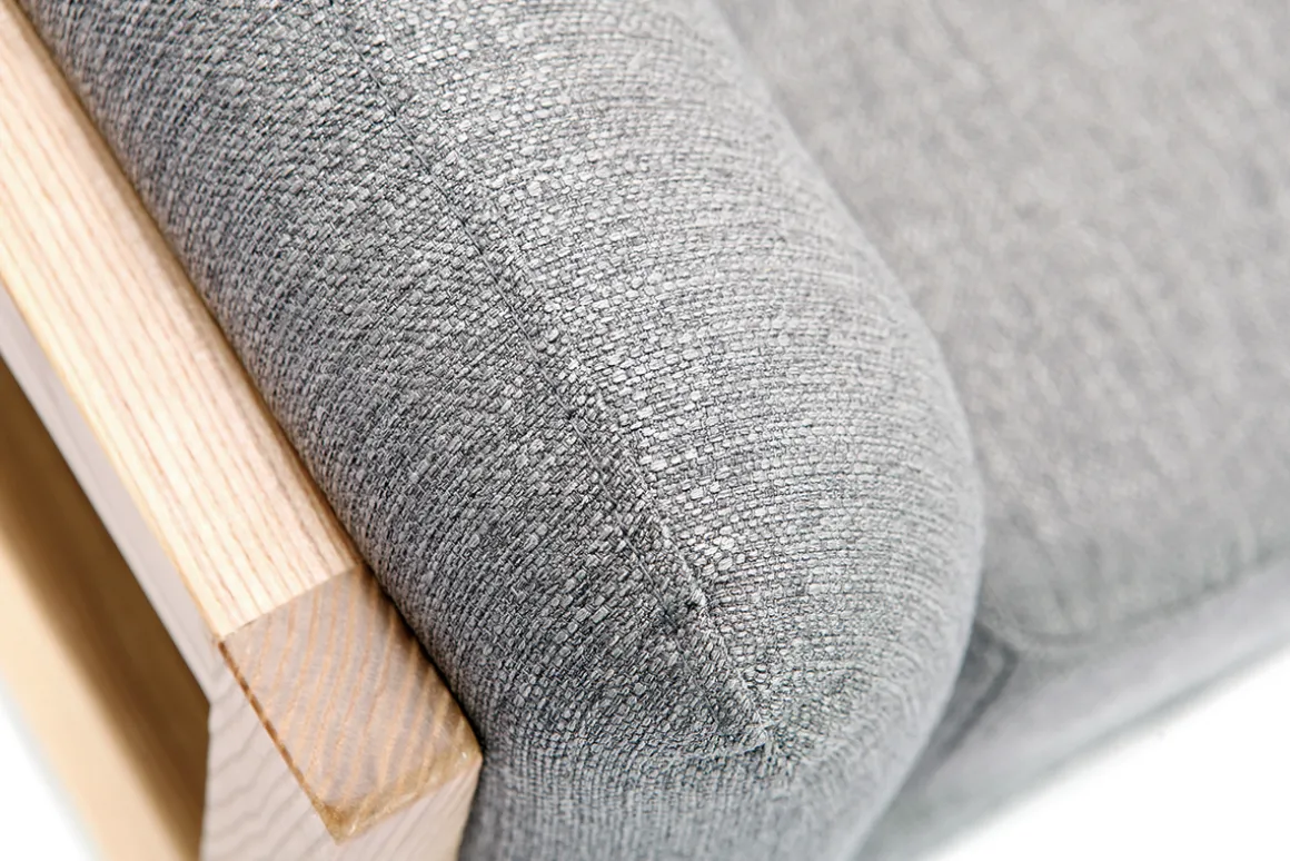 Outlet Miliboo Sillón diseño gris patas madera YOKO