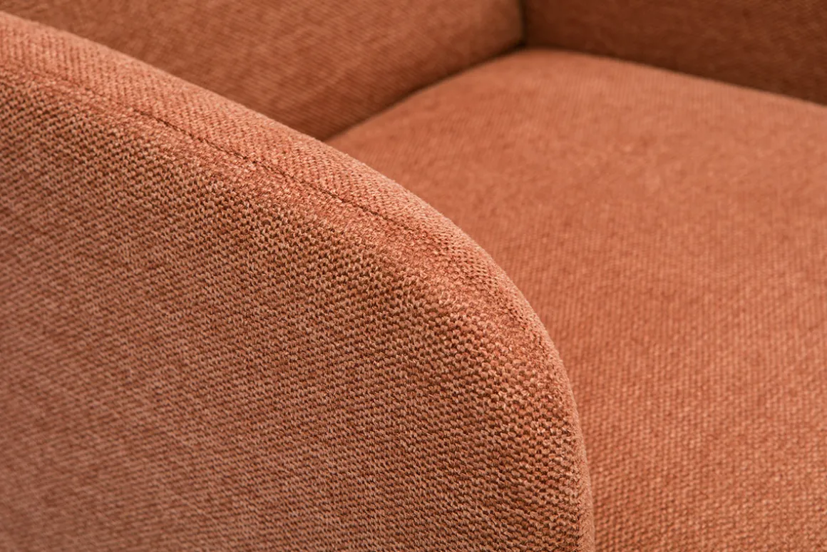 Shop Miliboo Sillón escandinavo de terciopelo texturizado en color tierra quemada y madera oscura ISKO