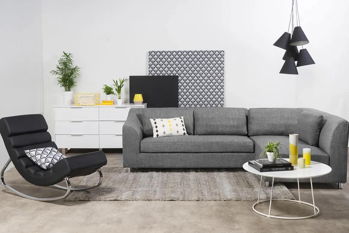 Outlet Miliboo Sillón mecedora moderno efecto terciopelo azul TAYLOR