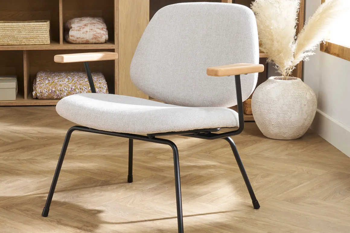 New Miliboo Sillón moderno de tela efecto aterciopelado beige, metal negro y madera clara BARNET
