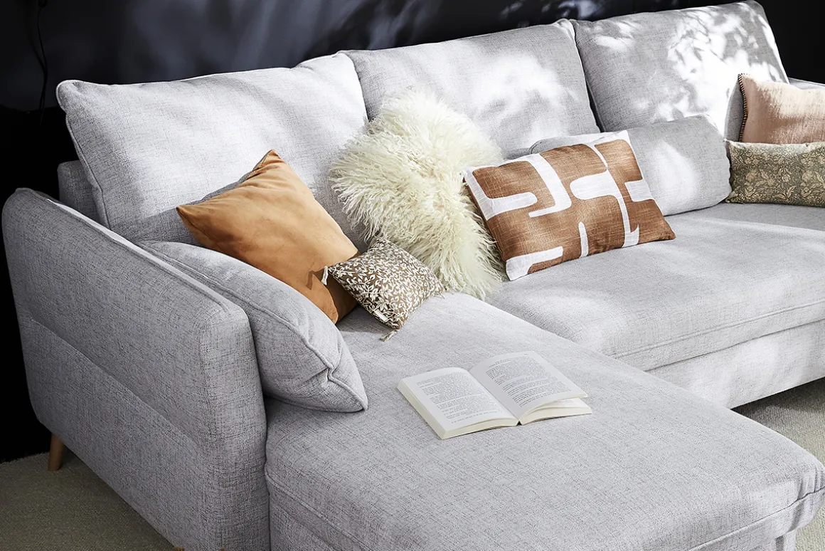 Store Miliboo Sofá cama con chaise longue a la derecha y canapé gris claro - DRISS