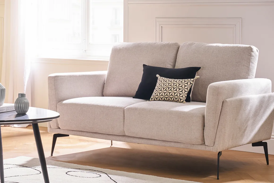 Fashion Miliboo Sofá moderno 2 plazas de tejido efecto aterciopelado texturizado beige MOSCO