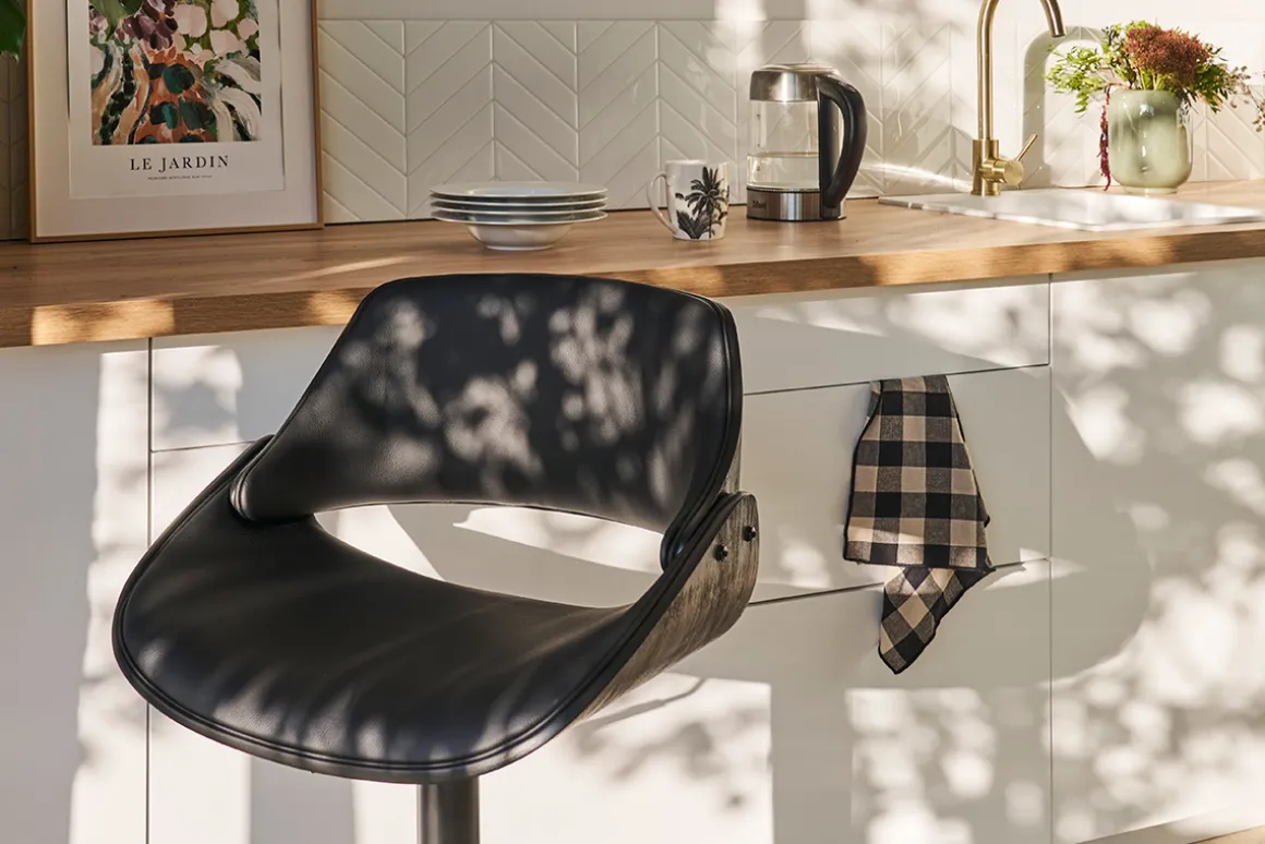 New Miliboo Taburete de cocina de diseño regulable madera y metal negro CLASH