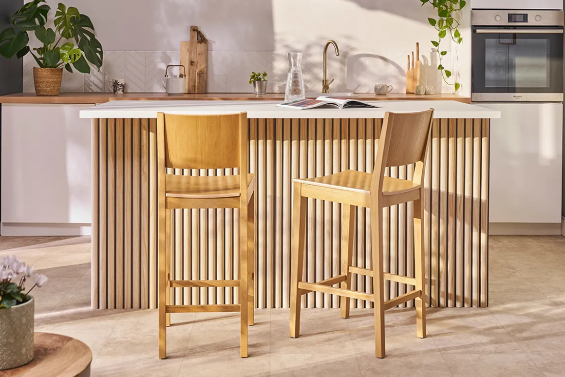 Discount Miliboo Taburete de cocina de madera oscura nogal 65 cm MELVIL