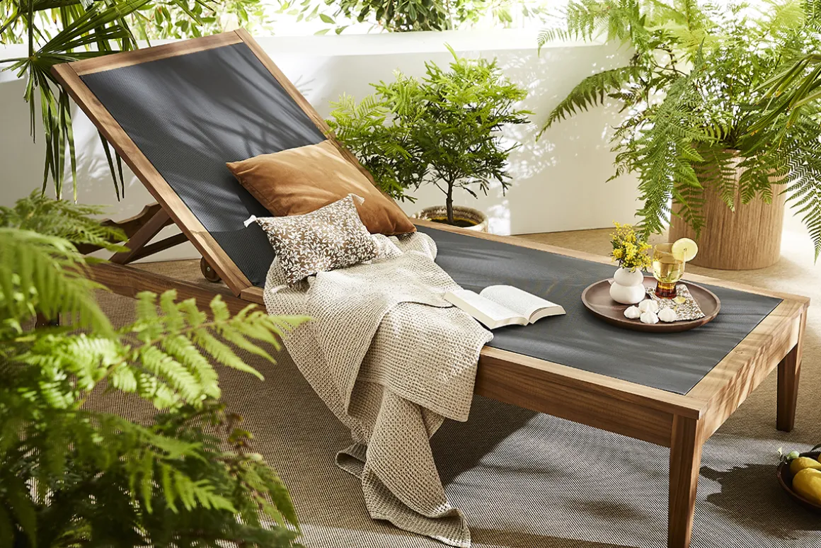 Discount Miliboo Tumbona gris oscuro y madera maciza NAVEEN